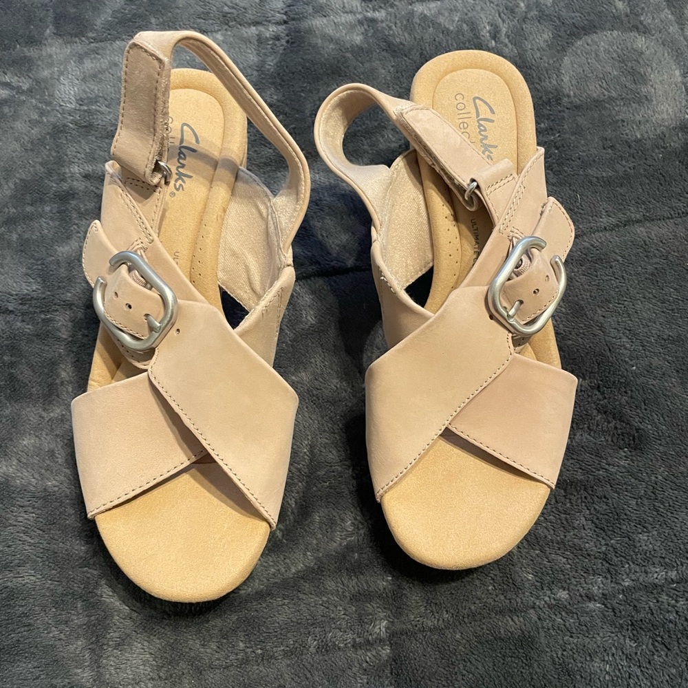 Clarks Tan Beige Cross-Strap Slingback Sandals with Buckle